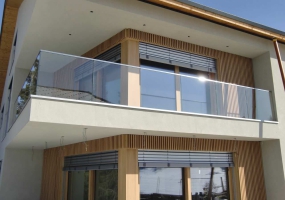 Gợi ý mẫu lan can kính, cầu thang kính đẹp, sang trọng không nên bỏ qua