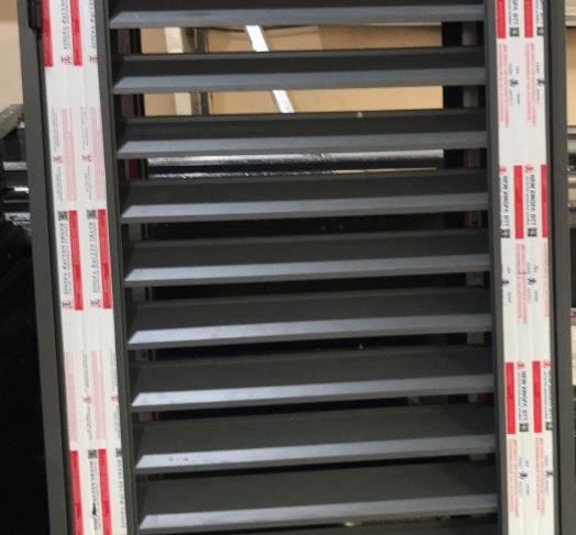 CỬA NHÔM LOUVER 2